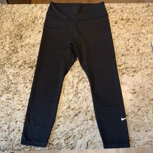 Nike cropped leggings size medium